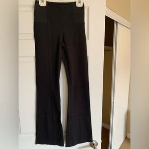 Le Chateau thick good quality stretchy pants. Dress up or down. Size 00